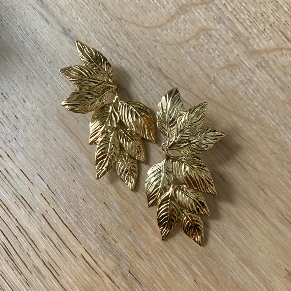 Sezane Bianca gold leaf drop earrings RARE - Picture 2 of 11